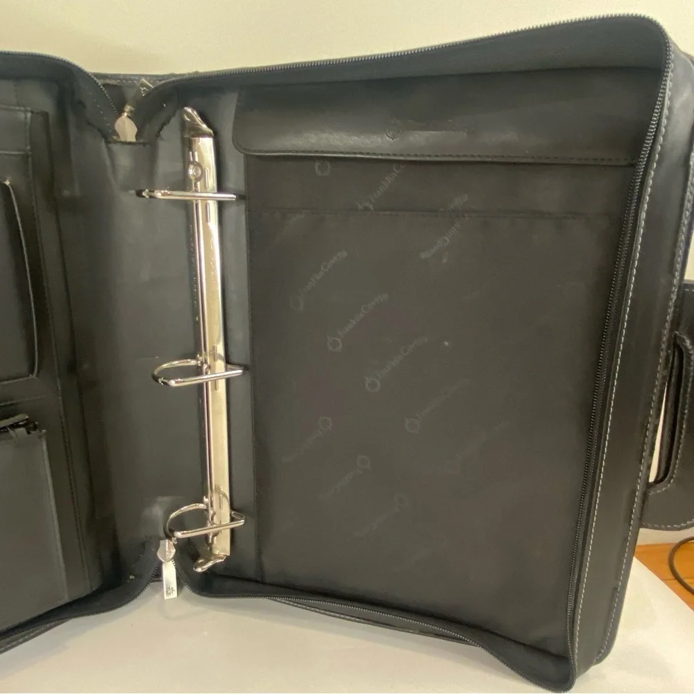 Franklin Covey Black Faux Leather 7 Ring Binder Briefcase Retractable Handles